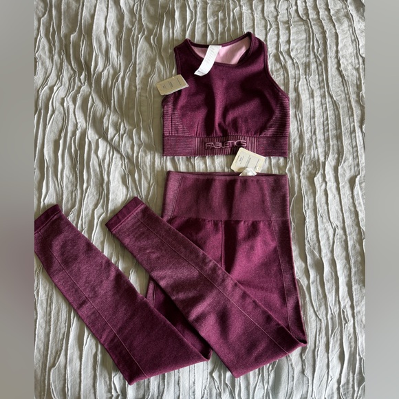 NWT Fabletics Seamless low impact set - plum purple - Picture 2 of 5